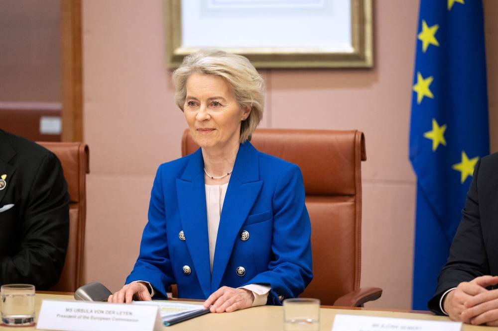 فون دير لايين تدعو إلى الوقف الفوري للأعمال العدائية في الشرق الأوسط