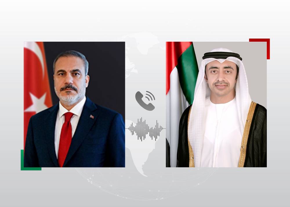 عبدالله بن زايد يعزي هاتفياً وزير خارجية تركيا باستشهاد طاقم طائرة مروحية