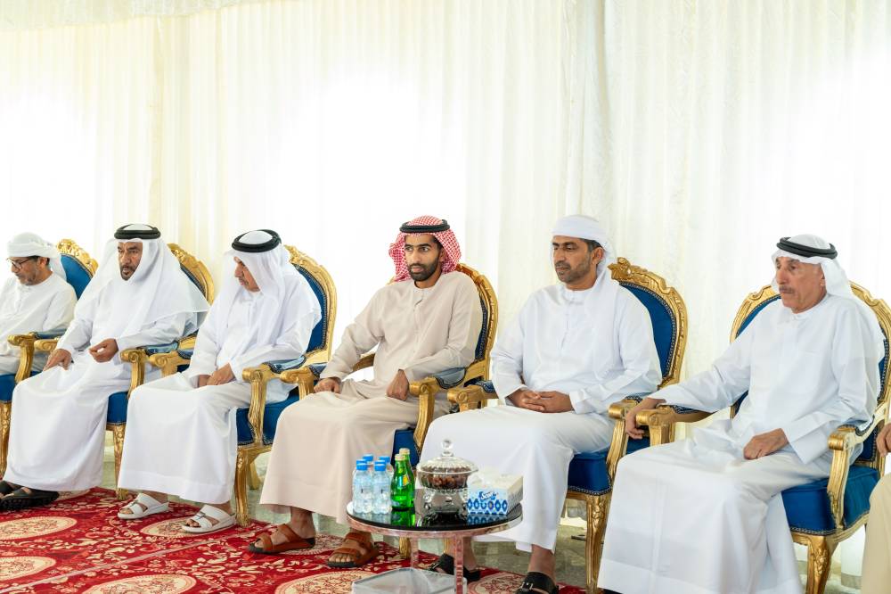 عمر بن صقر وخالد بن سعود يعزيان في وفاة حمد نهيل العرياني