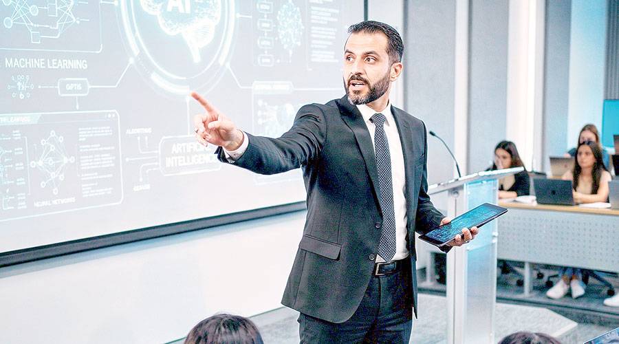 جامعة عجمان تطلق دكتوراه الذكاء الاصطناعي بإشراف نخبة من العلماء