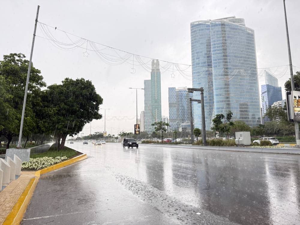 أبوظبي.. جهود ميدانية لضمان السلامة وإجراءات استباقية خلال هطول الأمطار