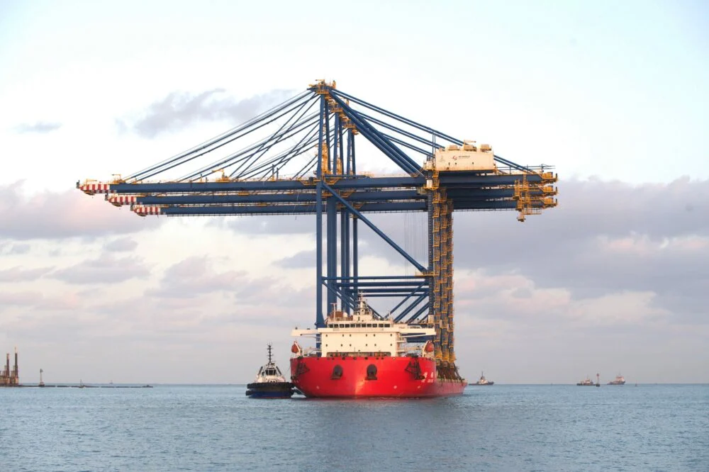 «دي بي ورلد» تضيف 3 رافعات جديدة بميناء جدة