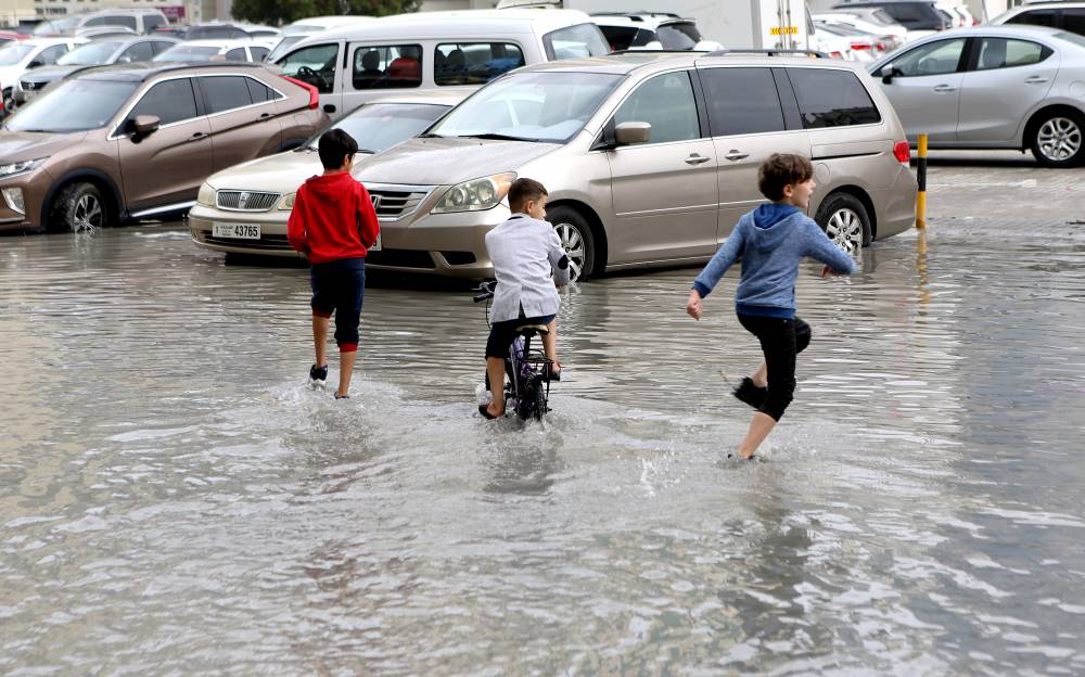 الأمطار في الشارقة  