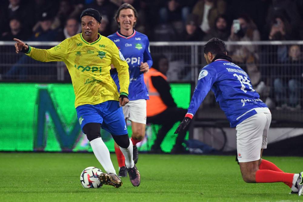 رونالدينيو أمام أساطير فرنسا في نوفمبر 2024