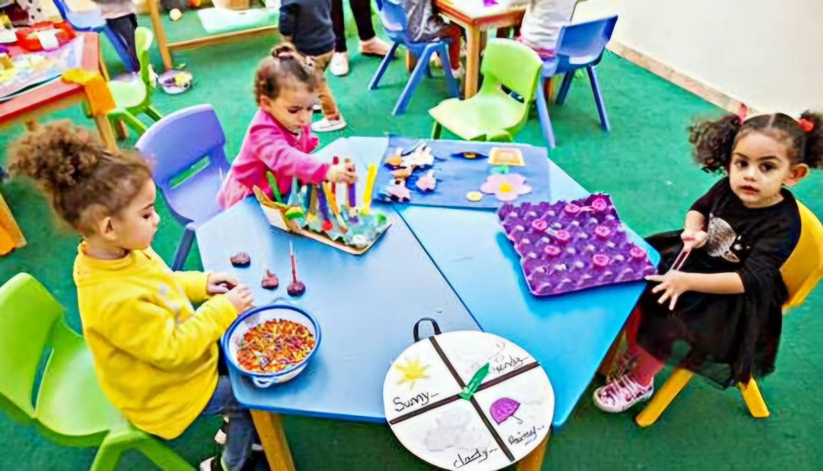 ضوابط مصرية لرعاية أطفال الأمهات العاملات