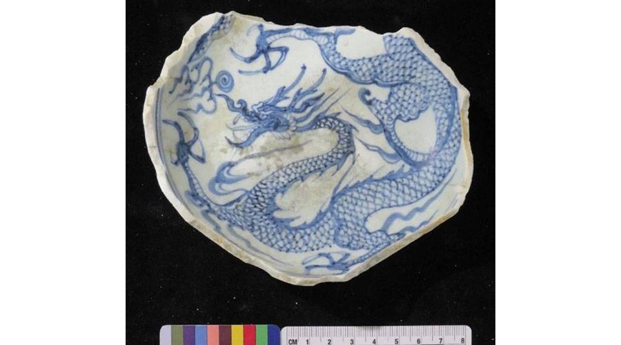 اكتشاف سيراميك بحطام سفينة بمياه سنغافورة