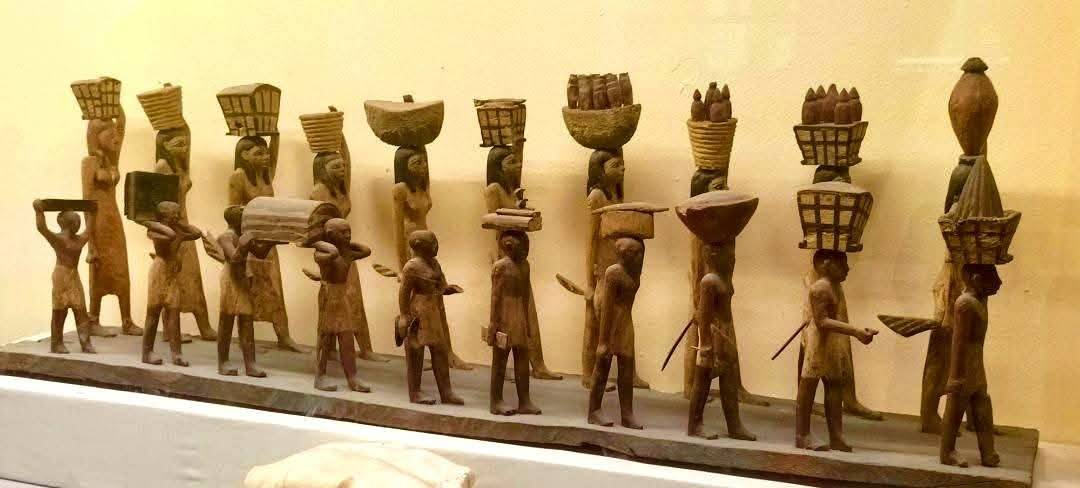 مواكب جنائزية تثير إعجاب زوار المتحف المصري