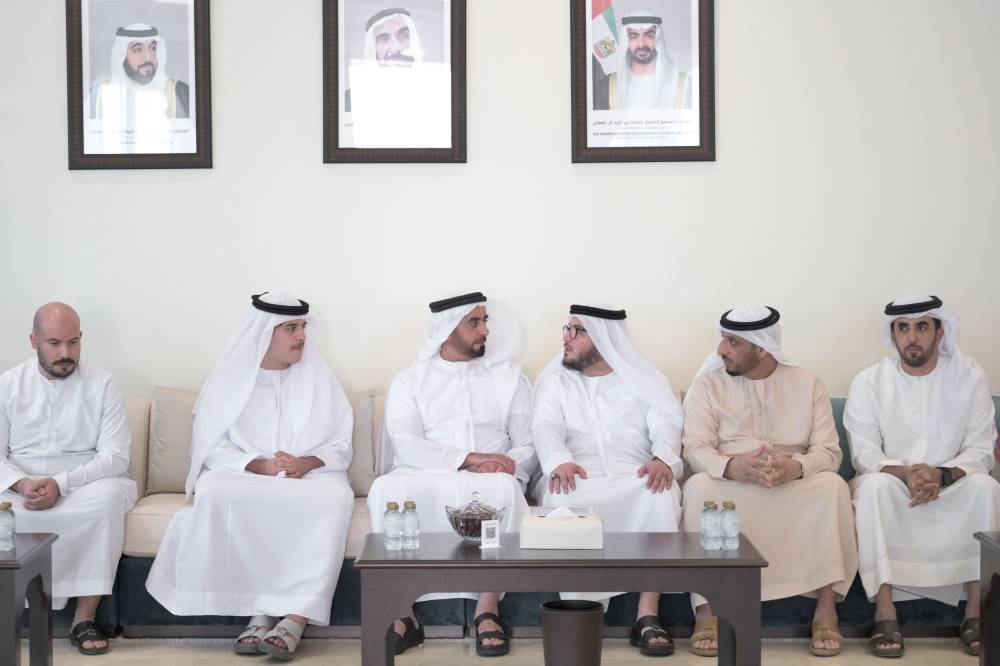 سيف بن زايد يعزي في وفاة الشهيد محمد أزنيبلة