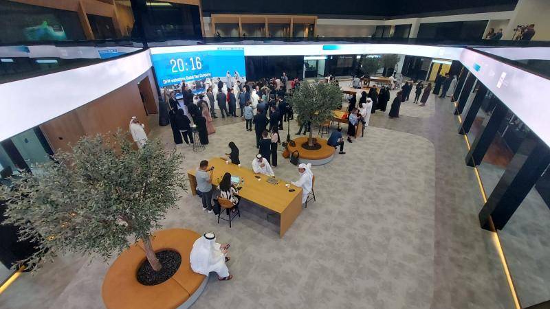 أسهم الإمارات تتراجع بعد مكاسب جلستين متتاليتين