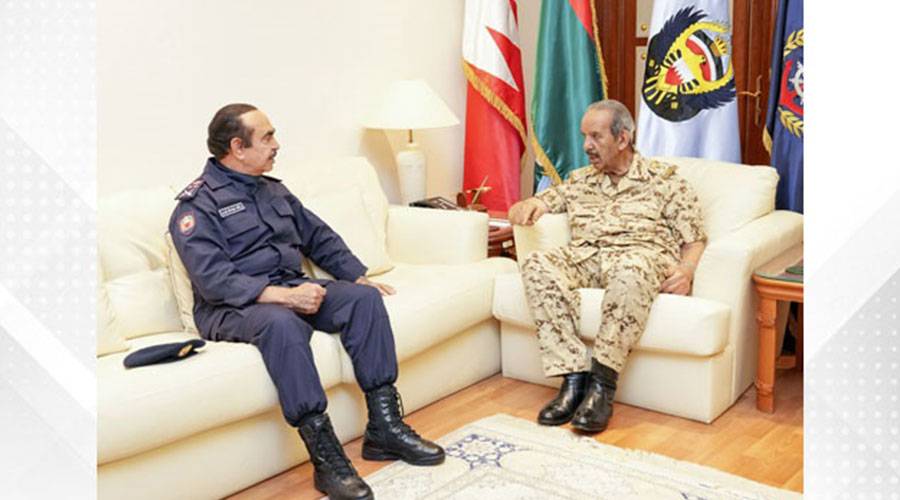 القائد العام لقوة دفاع البحرين يلتقي وزير الداخلية (بنا)