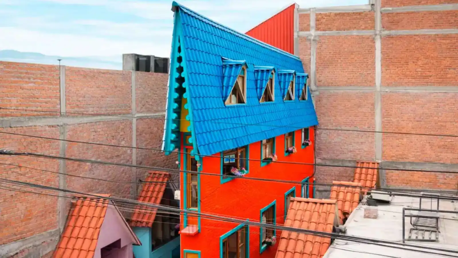 أضيق منزل في العالم عرضه 63 سنتيمتراً