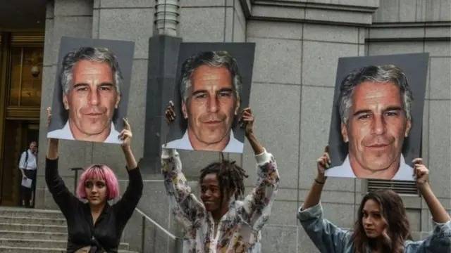 بسبب الكشف عن هوياتهن.. ضحايا إبستين يقاضين إدارة ترامب