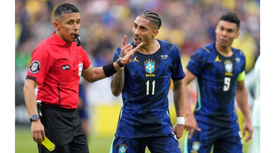 رافينيا قبل تعرضه للإصابة