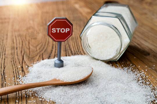 بعد 14 يوماً فقط.. لن تصدق ما سيحدث لوجهك وجسمك عند التوقف عن السكر