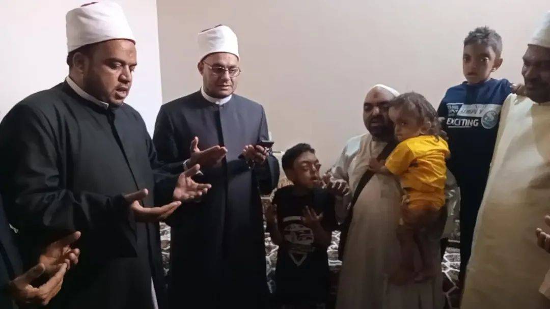 وزير الأوقاف المصري يتدخل لدعم ضحية تنمر إلكتروني