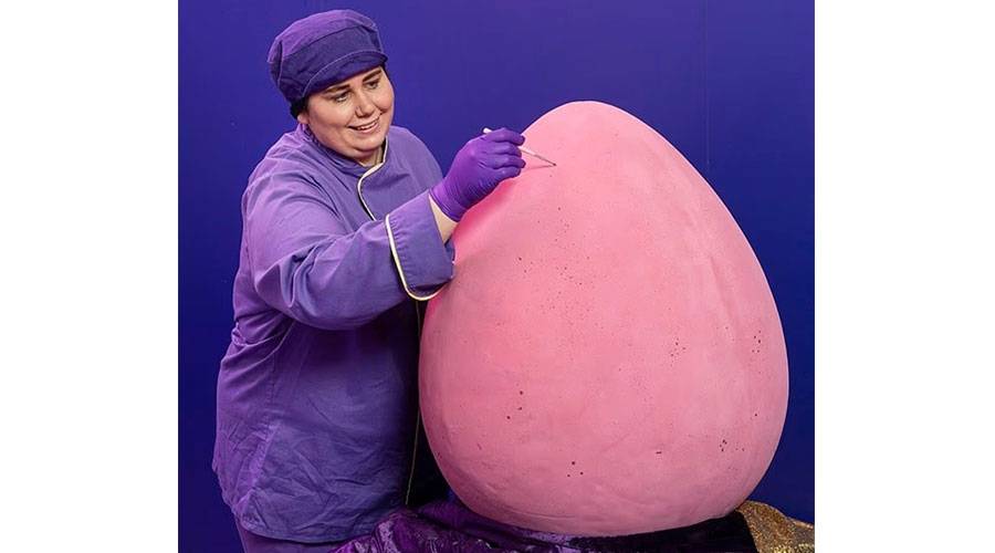 أكبر بيضة شوكولاتة «ميني» في العالم