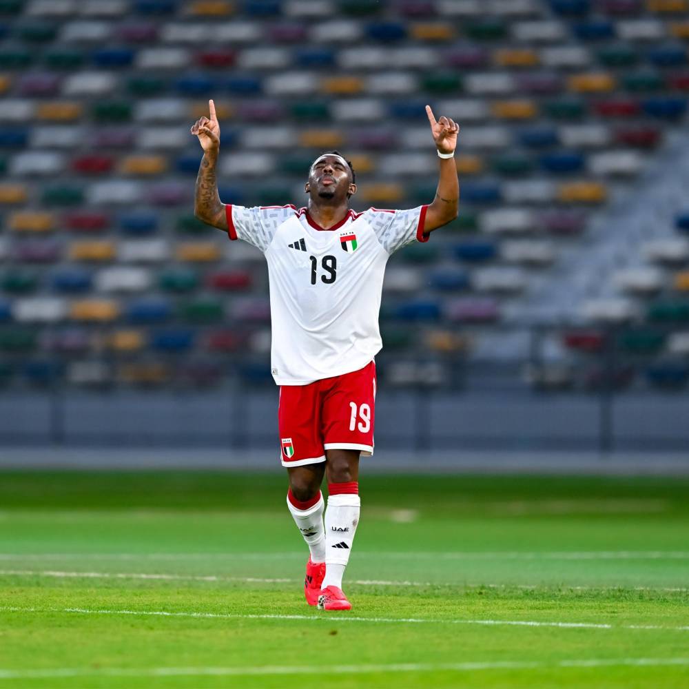 يوري سيزار يحتفل بأحد هدفيه