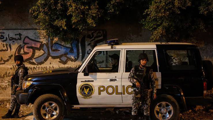 استنفار أمني في مصر بعد انقلاب مقطورة وقود طائرات