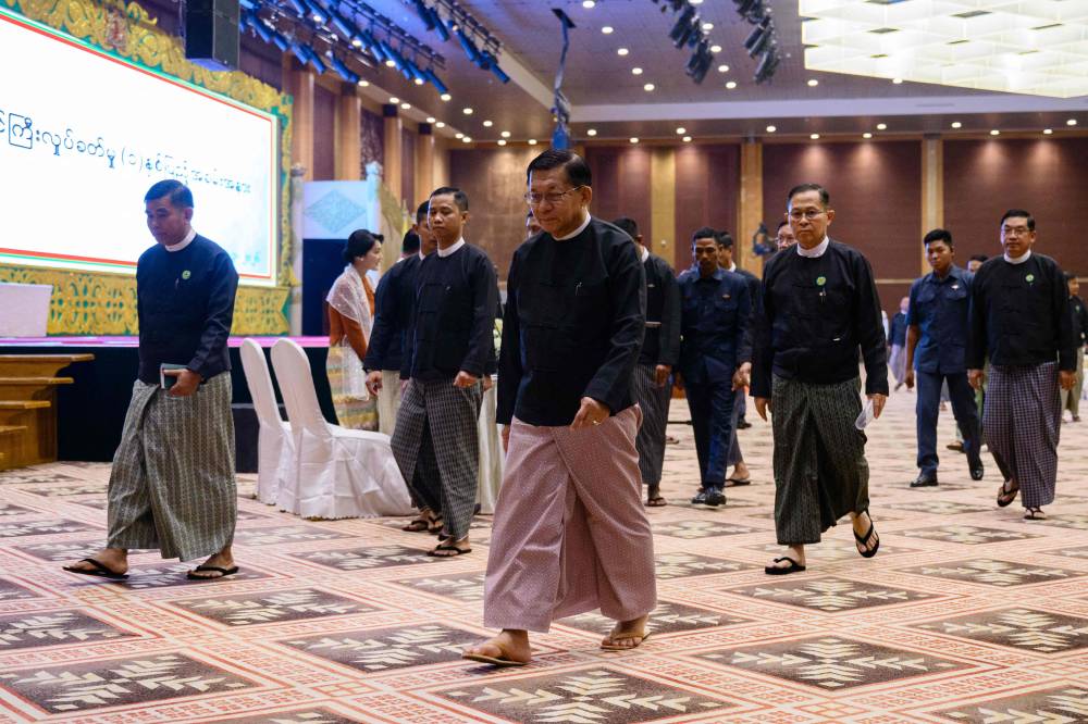 انتخاب قائد المجلس العسكري في ميانمار نائباً للرئيس