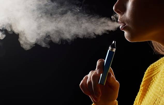 التدخين الإلكتروني ليس بديلاً آمناً للتدخين أو لأي مواد أخرى، إنه أمر خطر
