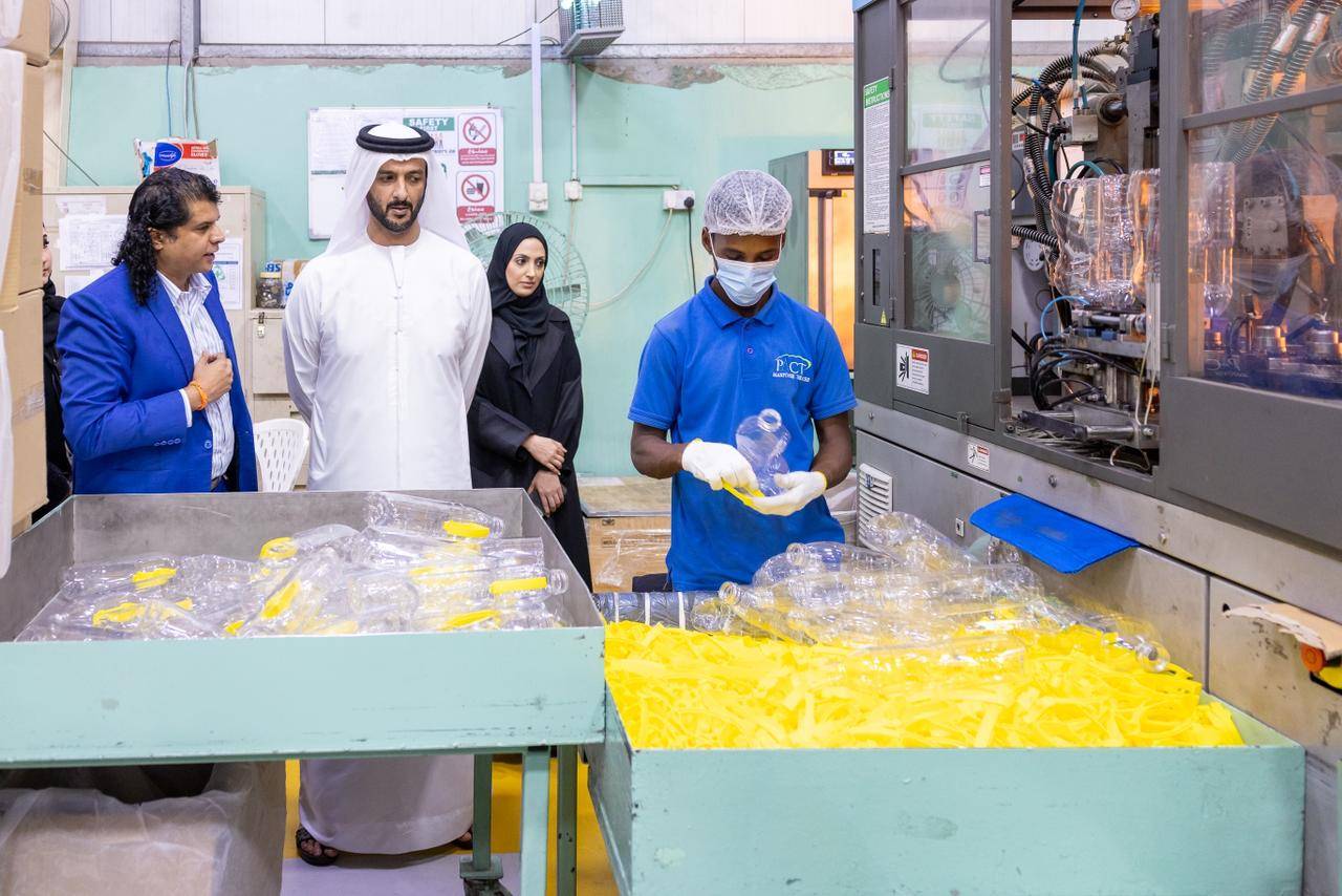 عبدالله بن طوق يتفقد إنتاج شركة أبوظبي للزيوت النباتية
