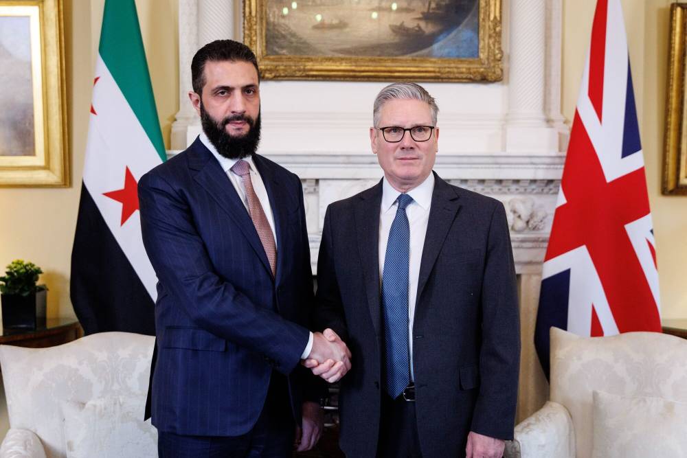 الشرع يلتقي الملك تشارلز.. ويبحث مع ستارمر الحرب الإيرانية