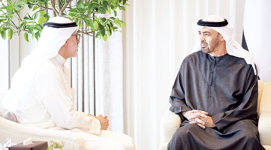  محمد بن زايد في حديث مع جراح الصباح 