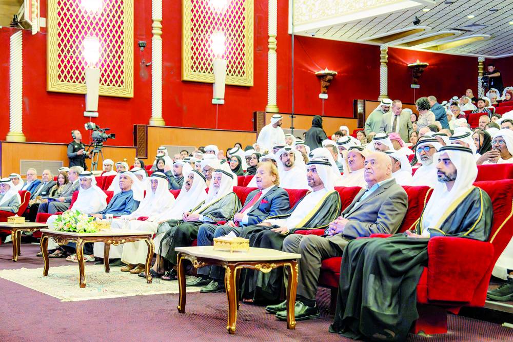 سلطان يشهد ختام أيام الشارقة المسرحية في دورتها الـ 35