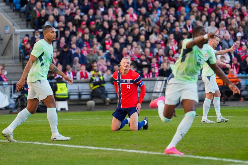 هالاند في مباراة التعادل أمام سويسرا ودياً