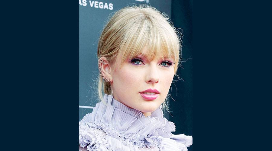 اتهام تايلور سويفت بانتهاك حقوق علامة تجارية