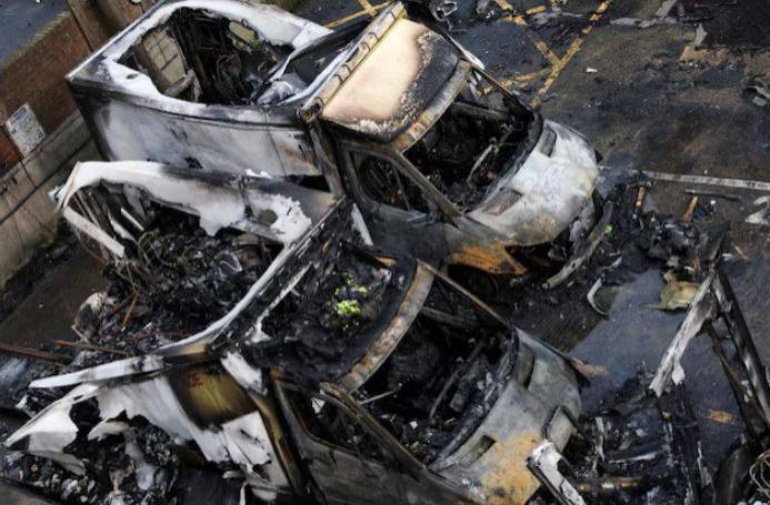 بريطانيا تعتقل 3 متهمين يشتبه في صلتهم بإيران بعد استهداف سيارات إسعاف