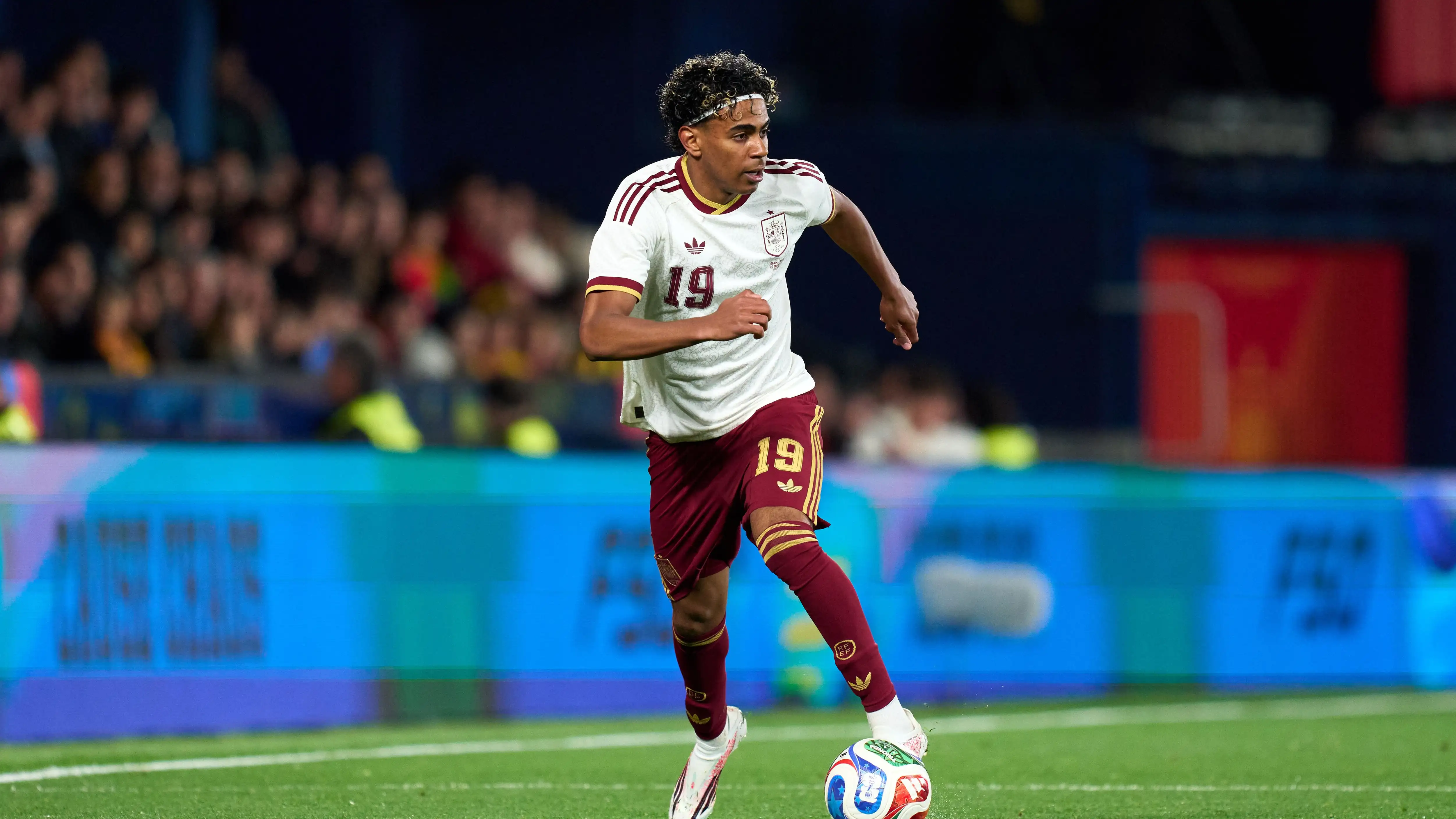 «من لا يقفز فهو مسلم».. يامال يصف أحداث مباراة مصر وإسبانيا بـ «الجهل والعنصرية»