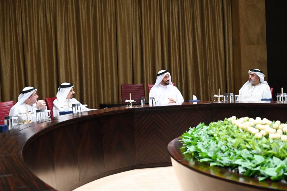 عبد الله العويس يرأس الاجتماع بحضور ماجد بن فيصل