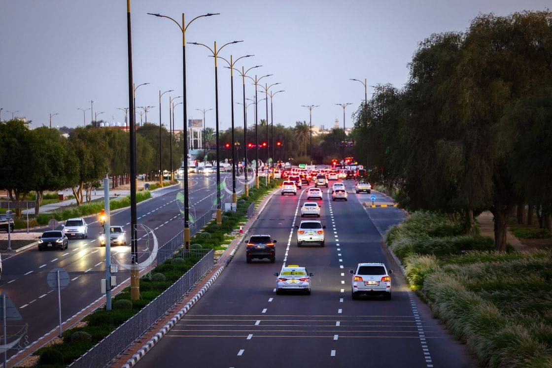 بلدية العين تحقق تعافياً من الحالة الجوية بنسبة 99% 