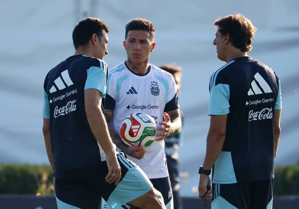 إينزو في تمرينات المنتخب 