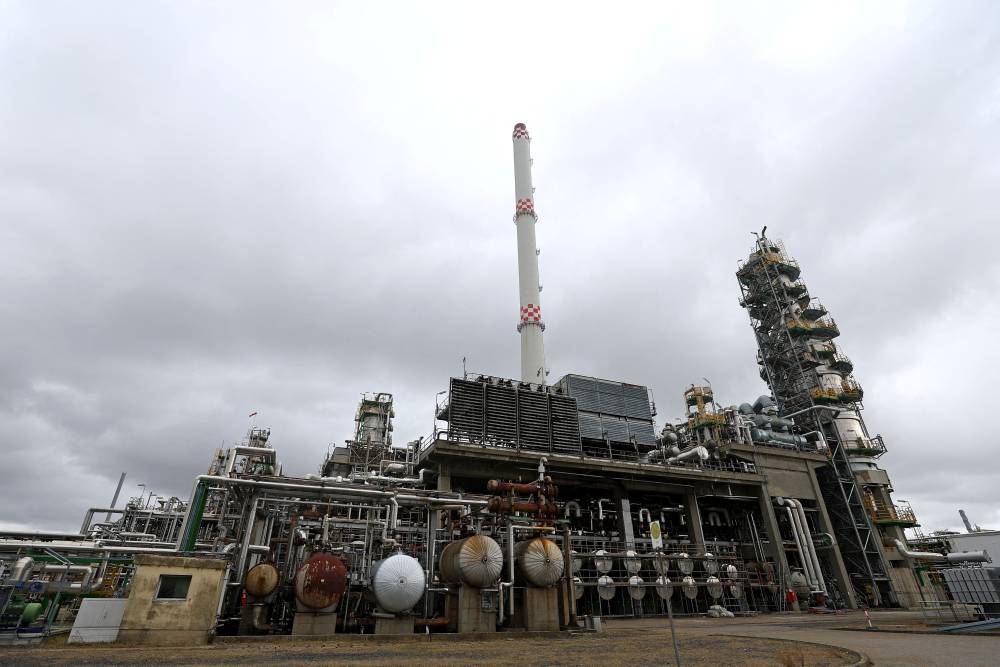 مصفاة لمعالجة النفط الخام في شويدت - ألمانيا  (رويترز)

