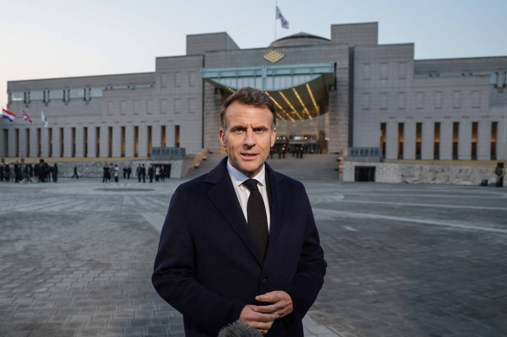 ماكرون: ترامب أفرغ الناتو من مضمونه.. والحرب لن تحل النووي الإيراني