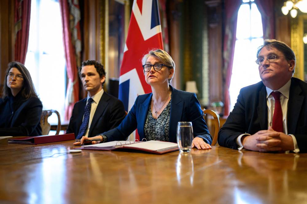 بريطانيا: إيران تختطف مضيق هرمز.. وتهدد الاقتصاد العالمي