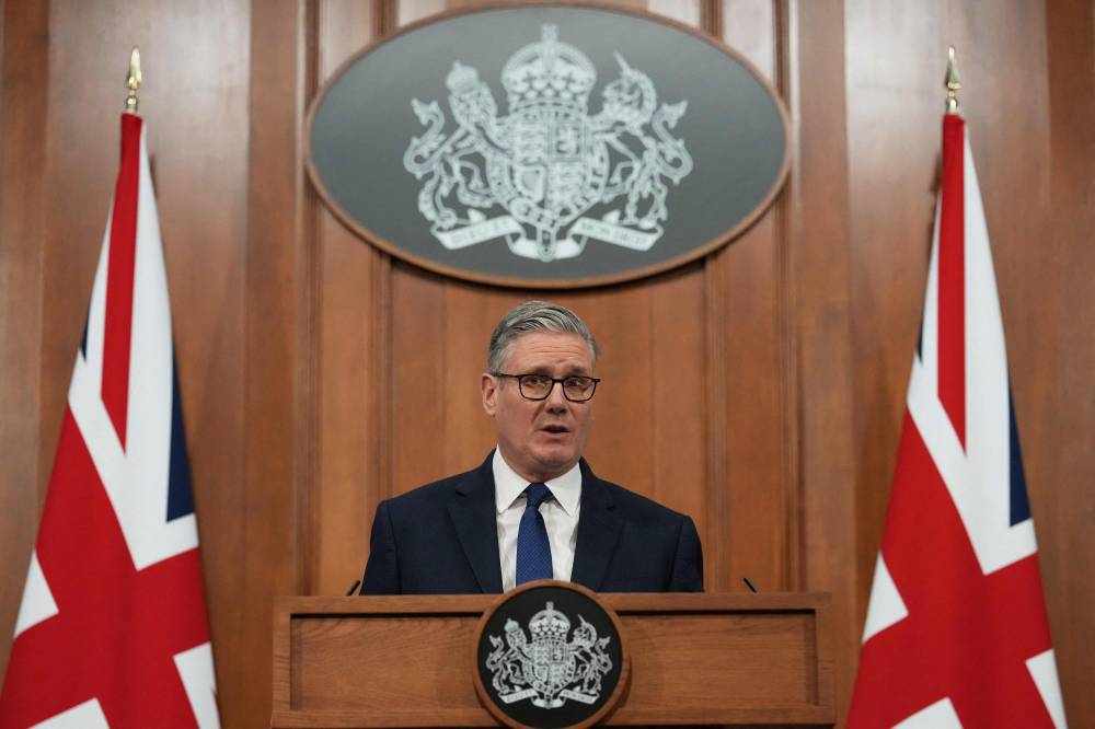 فون دير لاين وستارمر يؤكدان أهمية حماية حرية الملاحة البحرية في هرمز