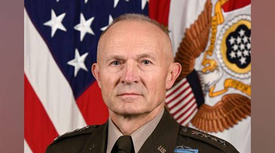 «سي.بي.إس»: هيغسيث يطلب من قائد أركان الجيش الأمريكي التقاعد فوراً