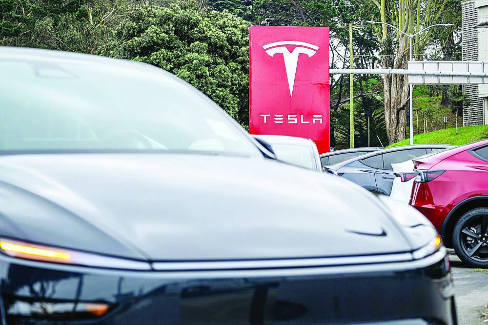 فائض 50 ألف سيارة يضغط على أداء «تيسلا»