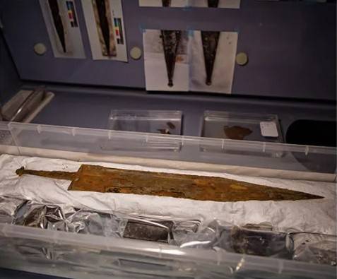 اكتشاف كنز روماني عمره 2000 عام في بحيرة سويسرية