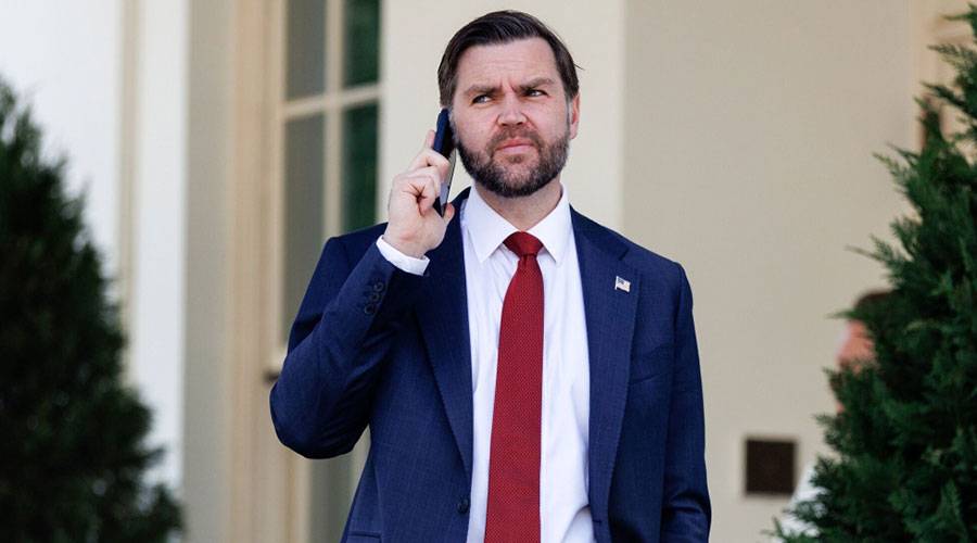 ترامب: فانس سيركز جهود مكافحة الاحتيال على الولايات الزرقاء.. والمداهمات بدأت