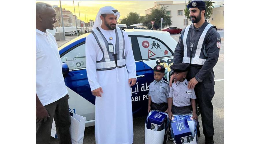 شرطة أبوظبي تحقق أمنية شقيقين في مرافقة «دورية الأطفال»