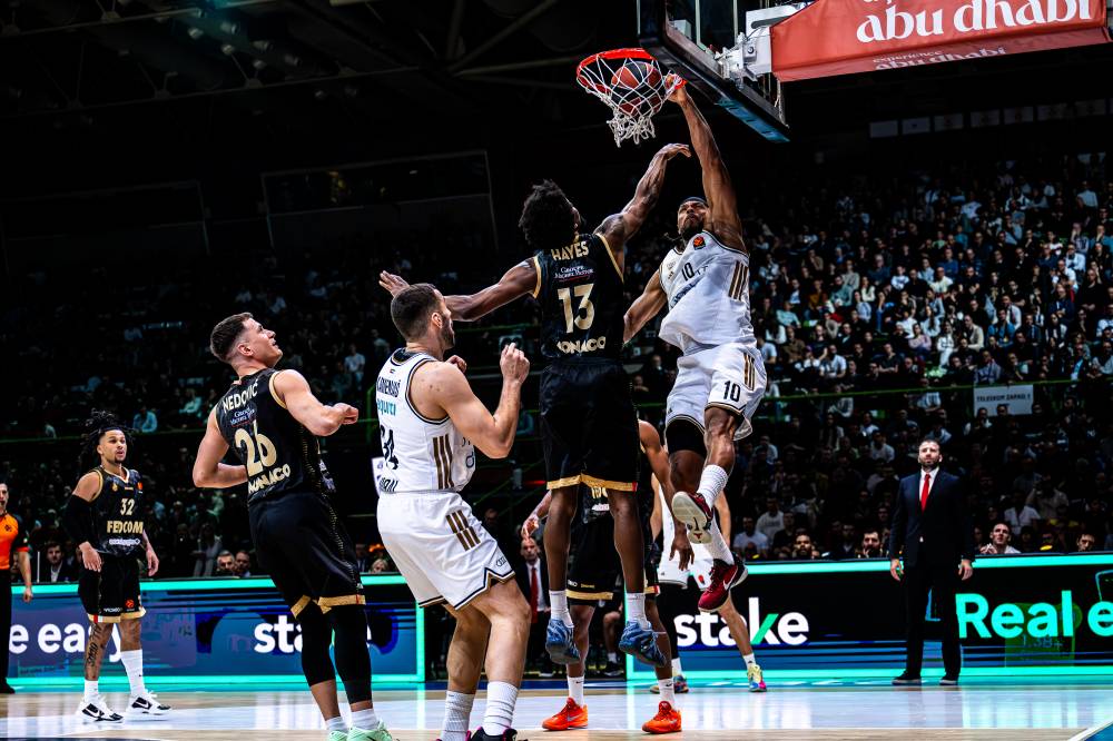 تسجيل سلة لفريق دبي