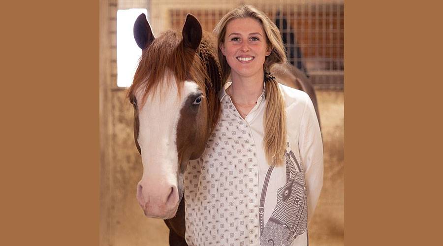 جينا لا تستطيع العيش بدون الفروسية