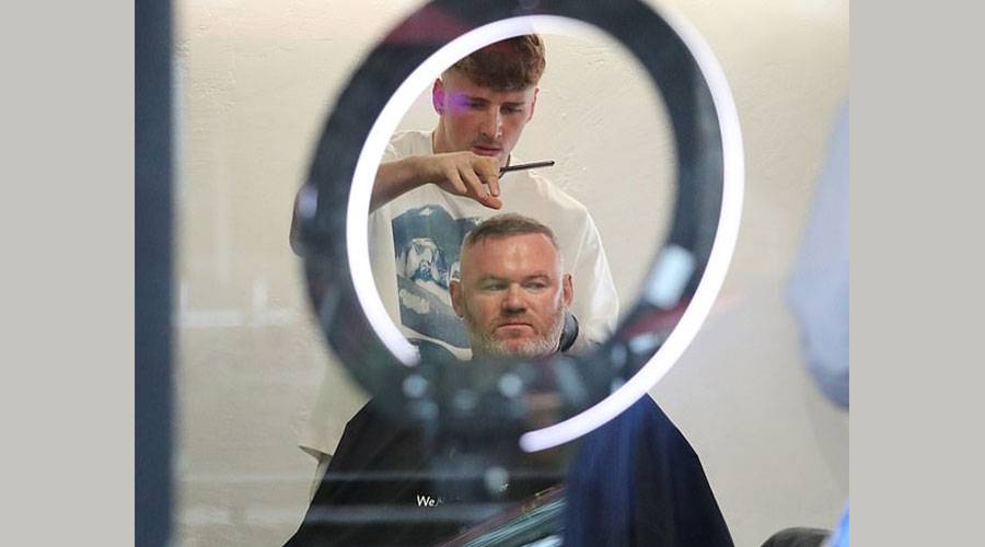 روني يستعد لعيد ميلاد زوجته كولين الضخم