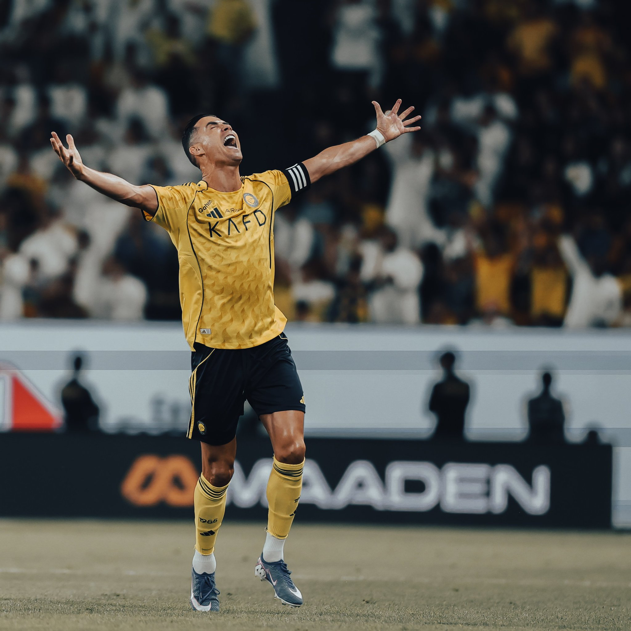 رونالدو يحتفل