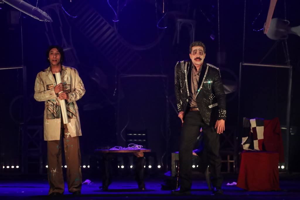 مشهد من العرض المسرحي