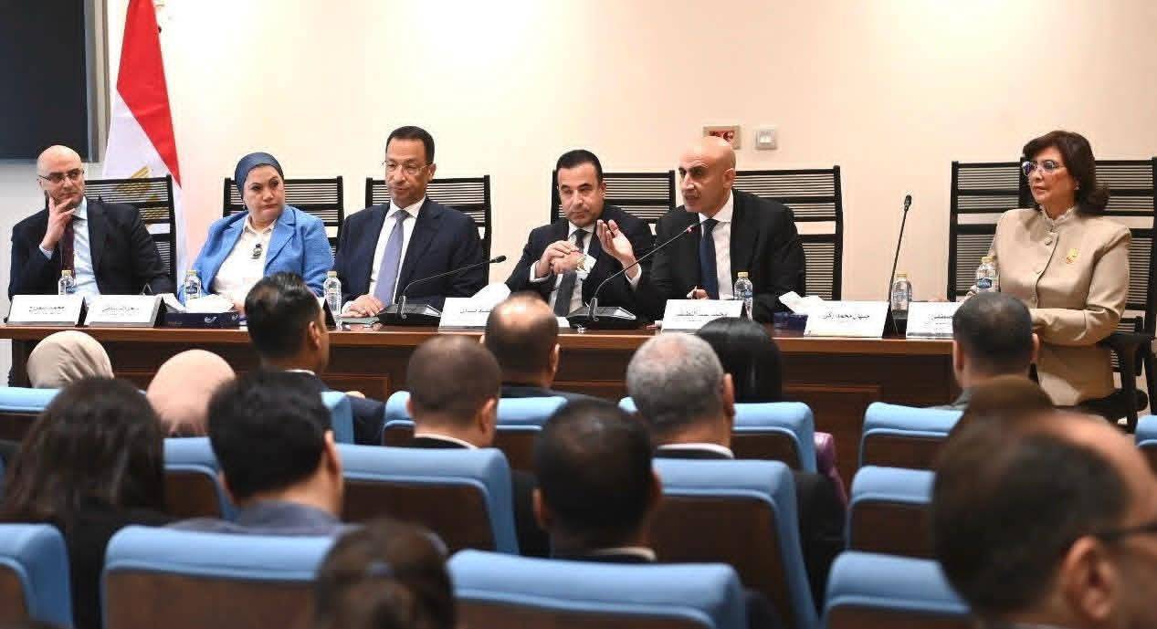 ضوابط مصرية لحماية الطلاب من منصات التواصل